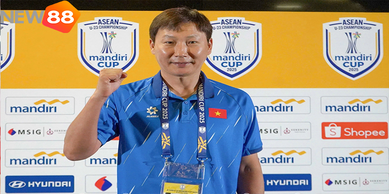 HLV Kim Sang-Sik Và Hành Trình Đầy Cảm Xúc Ở Chung Kết SEA Games 33 6 HLV Kim Sang-sik chỉ đạo U22 Việt Nam trong chung kết