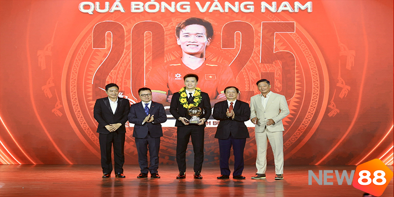 Hoàng Đức Đoạt Quả Bóng Vàng Việt Nam: Đẳng Cấp Tiền Vệ Số 1 4 Hoàng Đức đoạt Quả Bóng Vàng Việt Nam: Đẳng Cấp Tiền Vệ Số 1