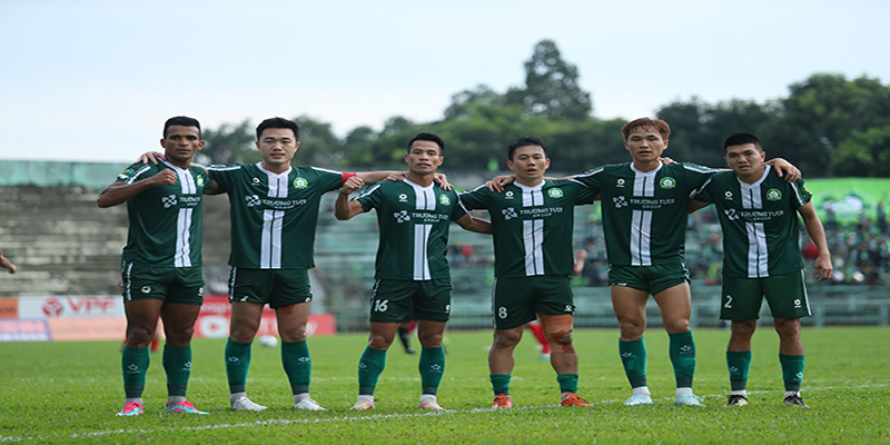 Công Phượng Tái Xuất Ấn Tượng: Ghi Bàn, Kiến Tạo Và Thắp Lại Hy Vọng 7 Trường Tươi Đồng Nai ăn mừng chiến thắng
